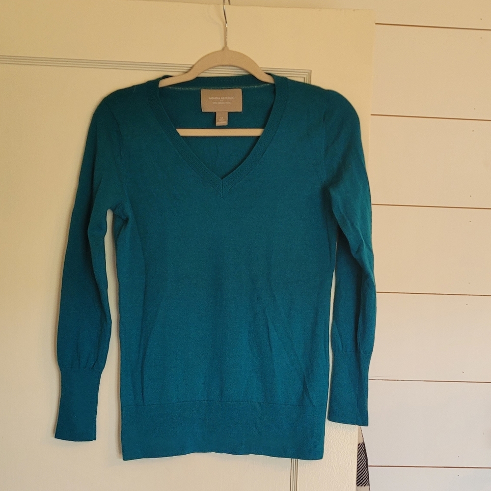 Banana Republic v neck merino